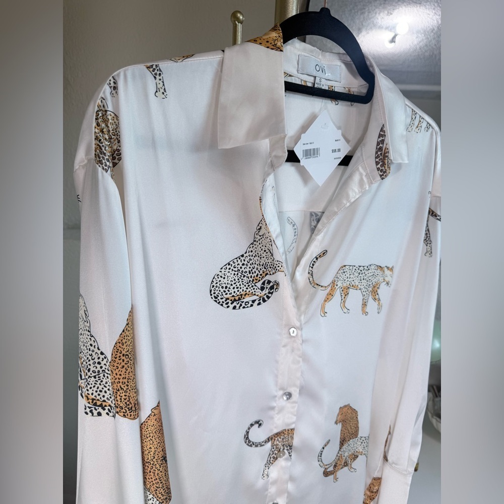 NWT White with Leopard Button Down Shirt - Size Small - Picture 12 of 12